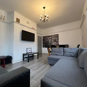 Apartment Peaky Blinders 5 Min Walk To Tower Sleeps Up To 14, Blackpool